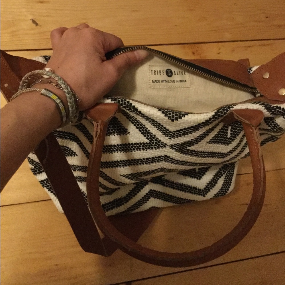 NWOT Tribe Alive Custom Carryall Exclusive Box of Style - Picture 13 of 16